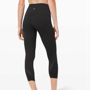 Lululemon Wunder Under Crop High-Rise *Roll Down Scallop Full-On Luon 23"
Black